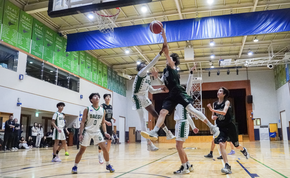 Ethan+Rossmeisl+%28number+5%29+leaps+to+finish+with+his+left+hand.+Ethan+embodies+the+iconic+Air+Jordan+silhouette+for+the+tough+layup.+